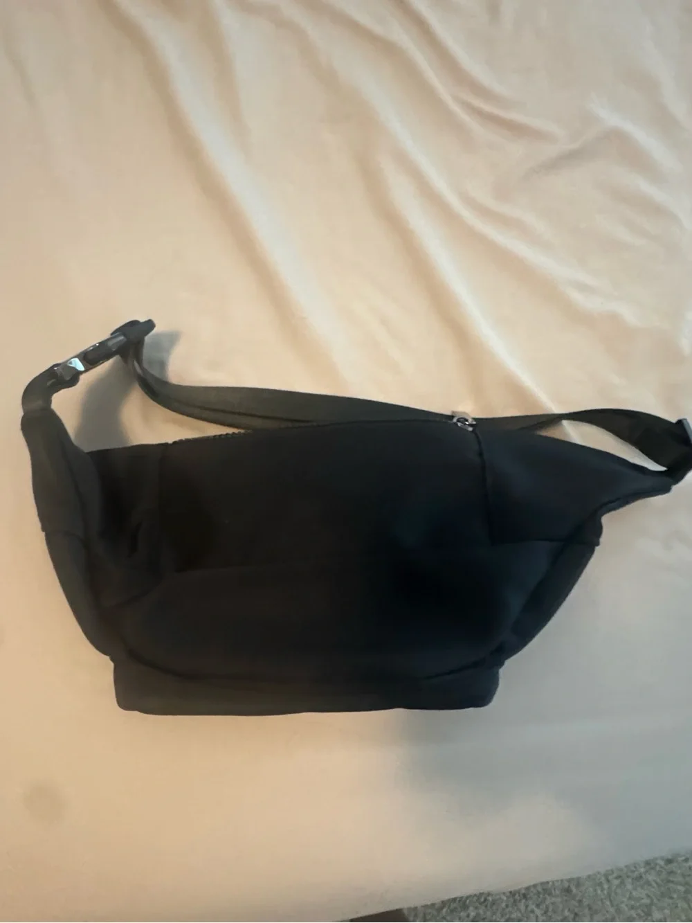 ALO Yoga Explorer Fanny Pack - Picture 4 of 4